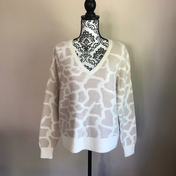 LOFT Animal Spotted V-Neck Sweater - Empire Porcelain - Size XXL - Picture 3 of 8